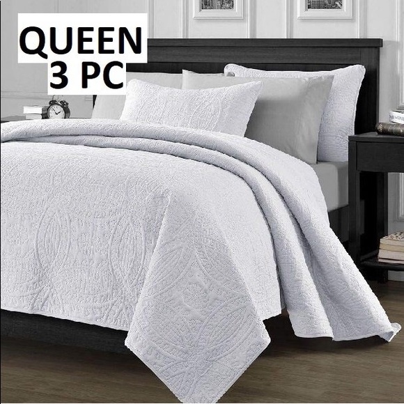 chezmoi collection Other - 3-PIECE CHEZMOI COLLECTION OVERSIZED COVERLET